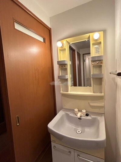 物件内観写真11　(備え付け家具備品（同仕様）)