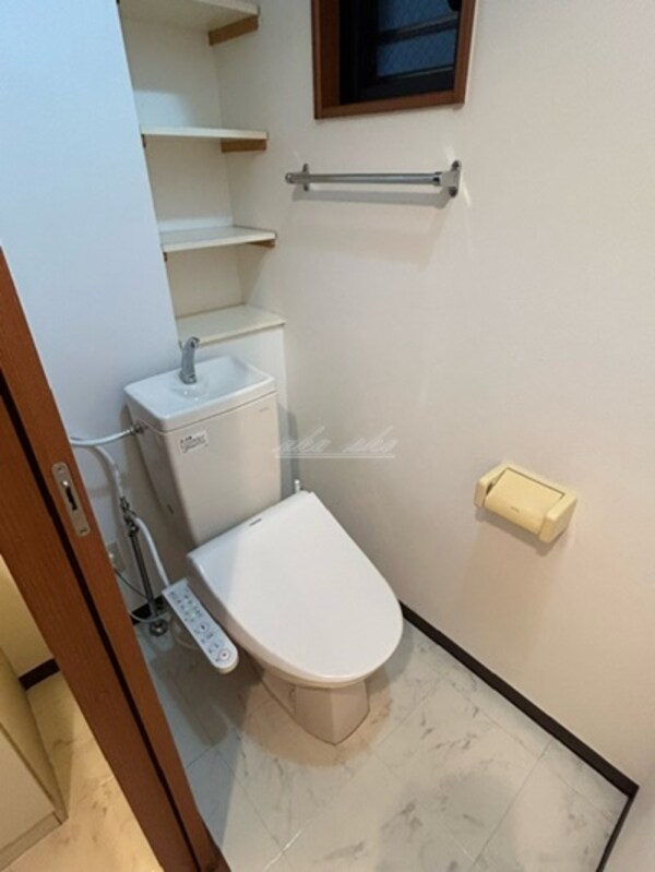 トイレ(備え付け家具備品（同仕様）)