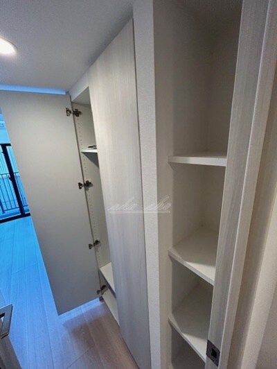 物件内観写真18　(収納棚)