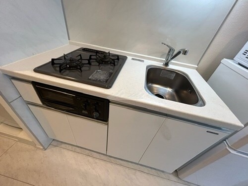 物件内観写真5　(冷蔵庫、電子レンジ等リブマックス仕様の家具家電付き)