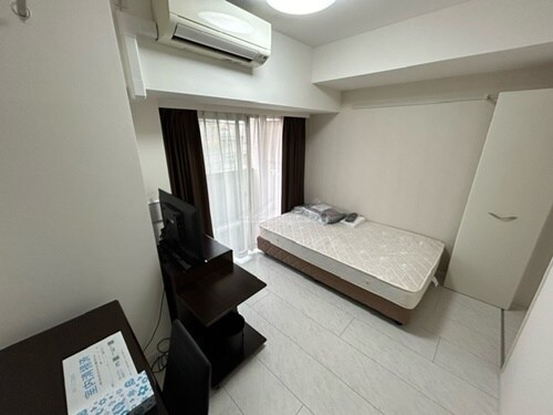 物件内観写真7　(ベッド、机椅子、テレビ等リブマックス仕様の家具家電付き)