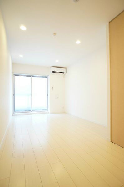 物件内観写真7　(洋室8.1帖)