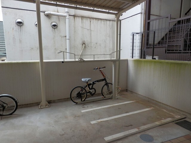 物件内観写真10　(駐輪場)