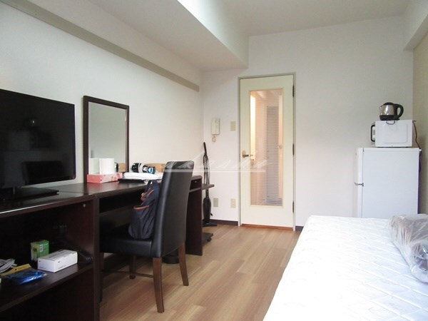 居室(ベッド、机椅子、テレビ等リブマックス仕様の家具家電付き)