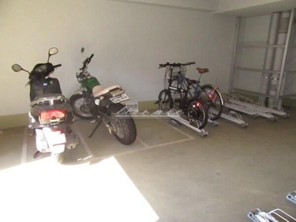 建物設備(バイク置場)