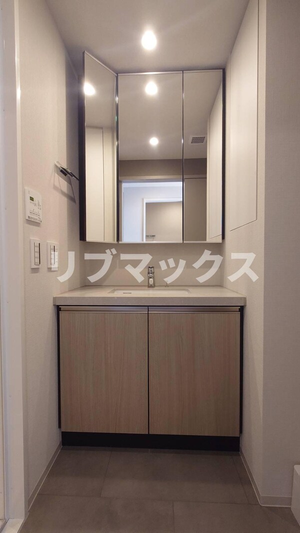 独立洗面台