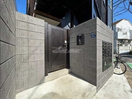 物件外観写真2　(エントランス（オートロック）)