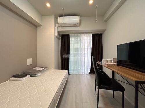 物件内観写真7　(ベッド、机椅子、テレビ等リブマックス仕様の家具家電付き)