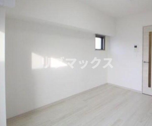 居室(同タイプ別住戸（反転）)