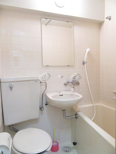 物件内観写真6　(3点ユニットバス)