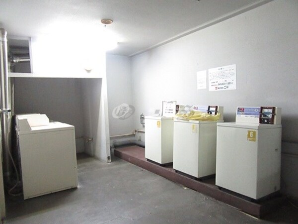建物設備(敷地内コインランドリー)