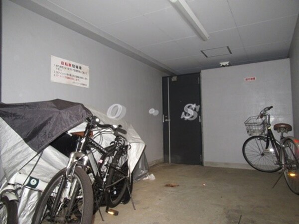 建物設備(駐輪場)