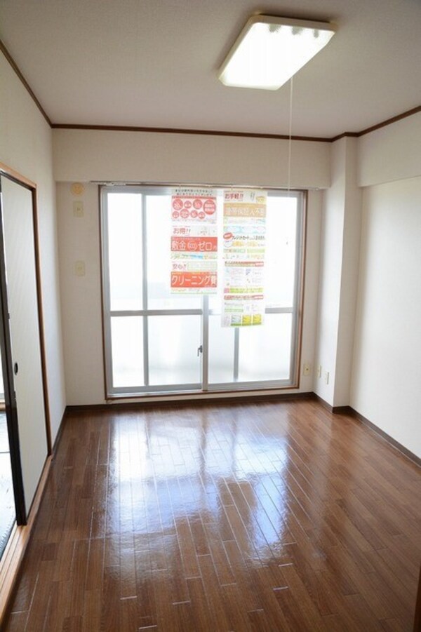 寝室(別号室の写真となります。)