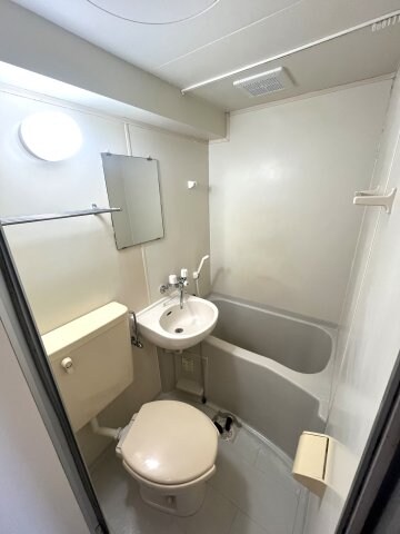 物件内観写真3　(別号室の写真です（現状を優先します）)