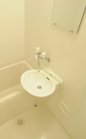 物件内観写真11　(別号室の写真となります)