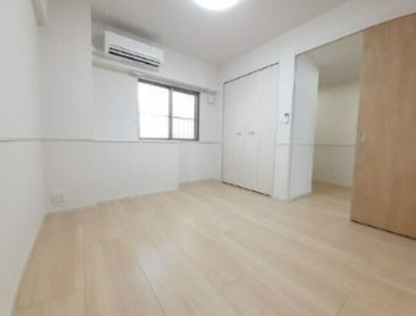 洋室(建築中の為、施工会社様が同じ類似物件の室内写真となります。現)