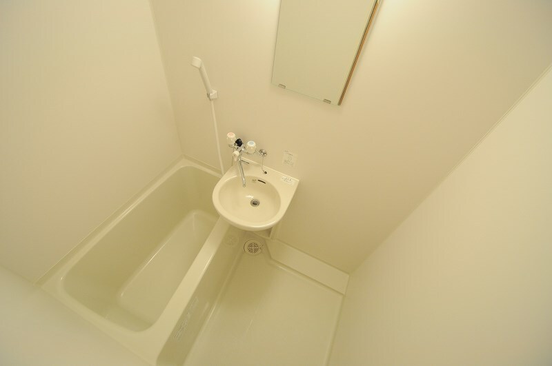 物件内観写真7　(別号室の写真となります。)