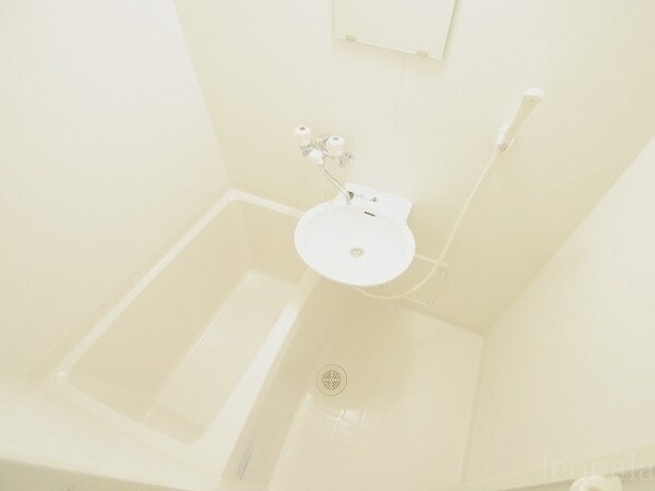 浴室(※別号室の写真となります。)