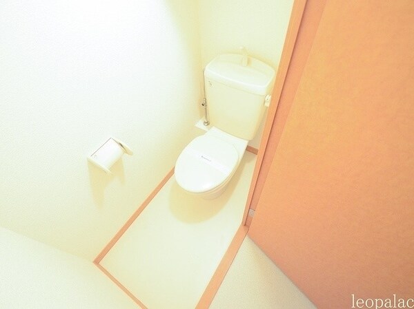 トイレ(※別号室の写真となります。)
