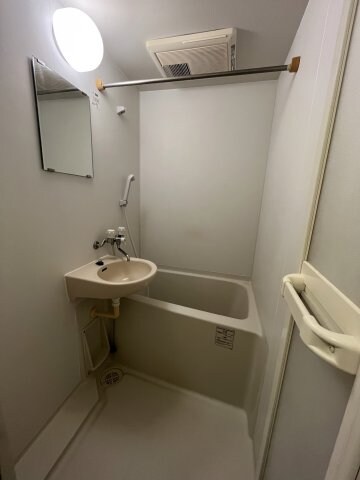 物件内観写真10　(※別号室の写真となります。現状優先。)