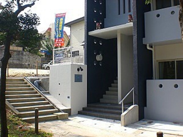 エントランス(別号室の写真となります。)
