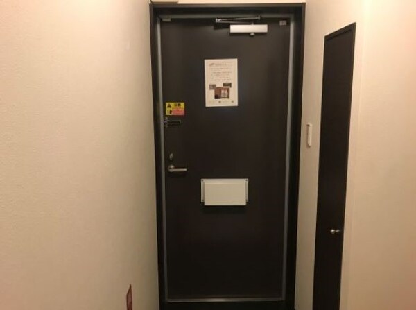 玄関(別号室の写真となります。)