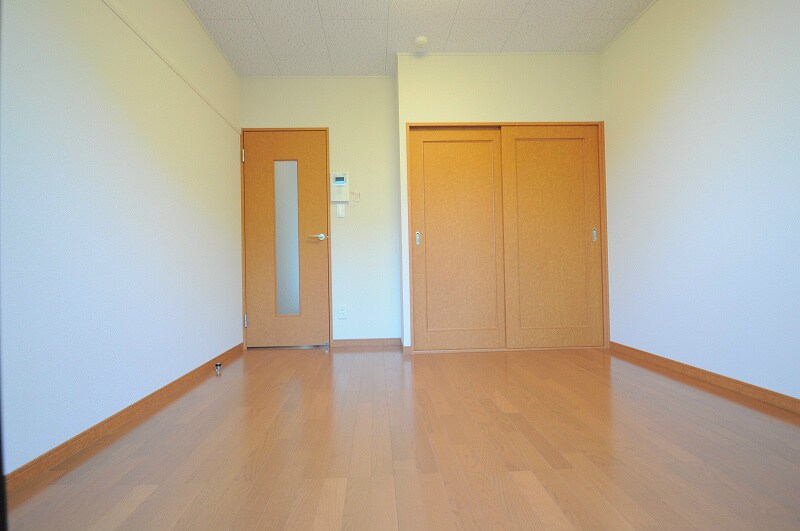 物件内観写真3　(別号室の写真となります。)