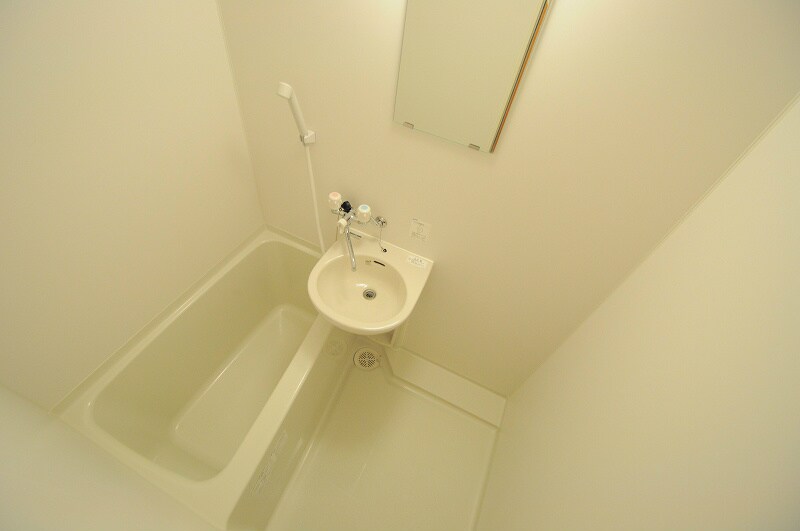 物件内観写真6　(別号室の写真となります。)