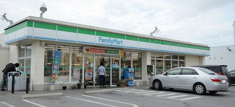 物件外観写真3　(沖縄ファミリｰマｰト 豊見城名嘉地店（237m）)