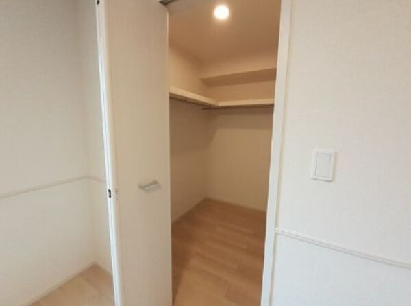 収納(建築中の為、同じ施工会社様の類似物件の写真となります。現状優)