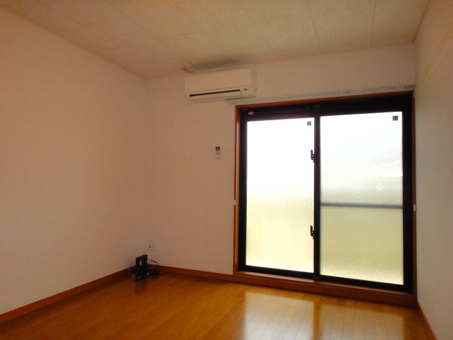 物件内観写真5　(別号室の写真となります)