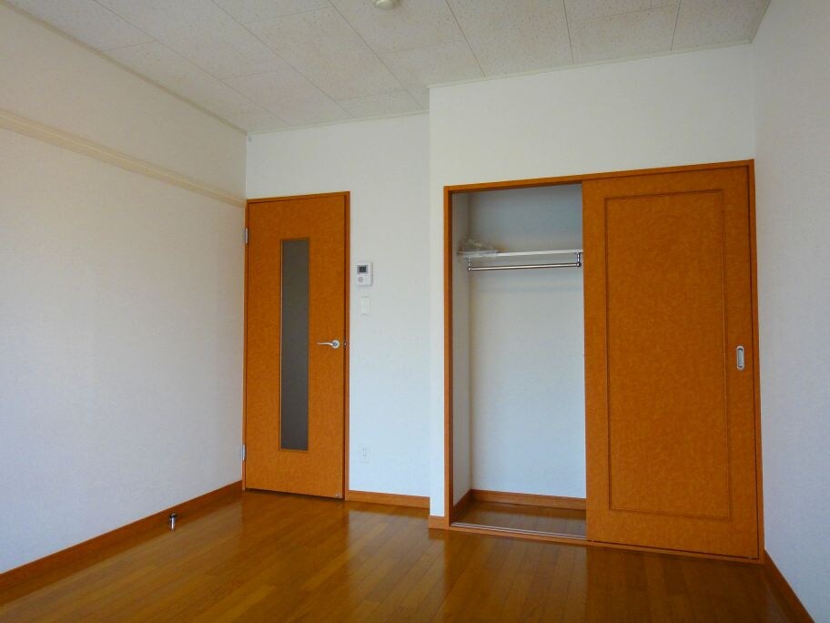 物件内観写真7　(別号室の写真となります)