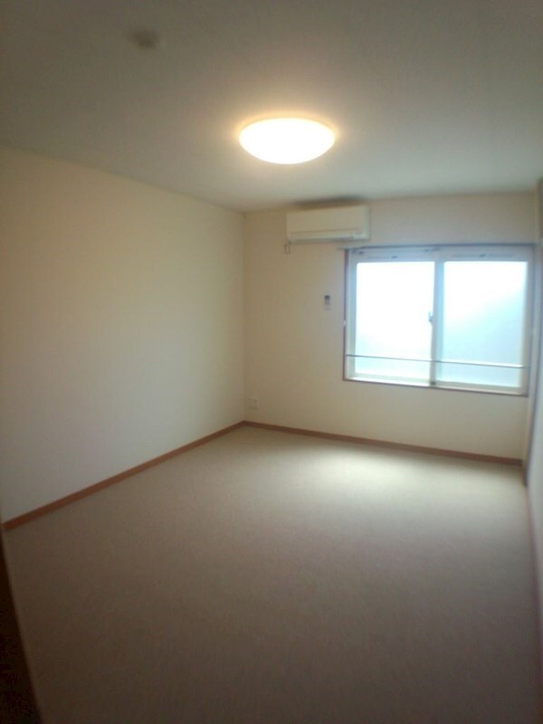物件内観写真10　(2Fはカーペット)