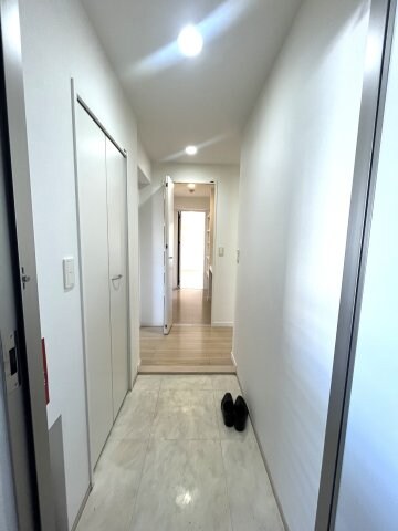 物件内観写真3　(別号室の写真となります（現状を優先します）)