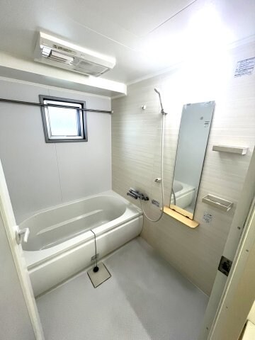 物件内観写真10　(別号室の写真となります（現状を優先します）)