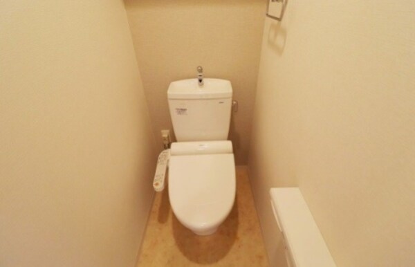 トイレ(別号室の写真となります)