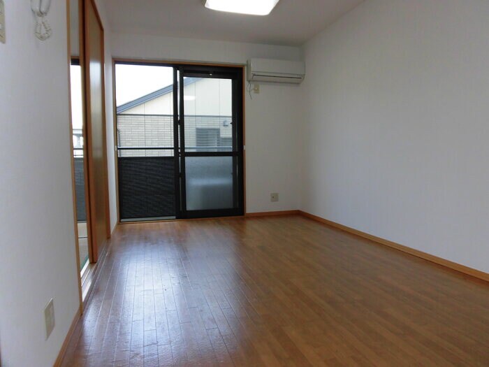 物件内観写真6　(別号室の写真となっております。)