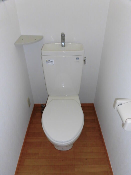 物件内観写真9　(別号室の写真となっております。)