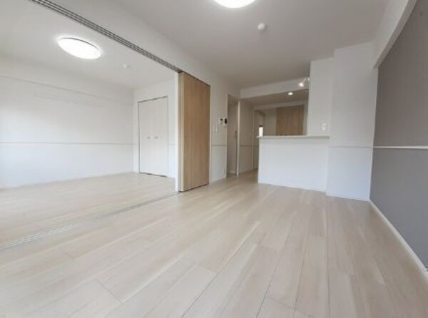 居室(建築中の為、施工会社様が同じ類似物件の室内写真となります。現)