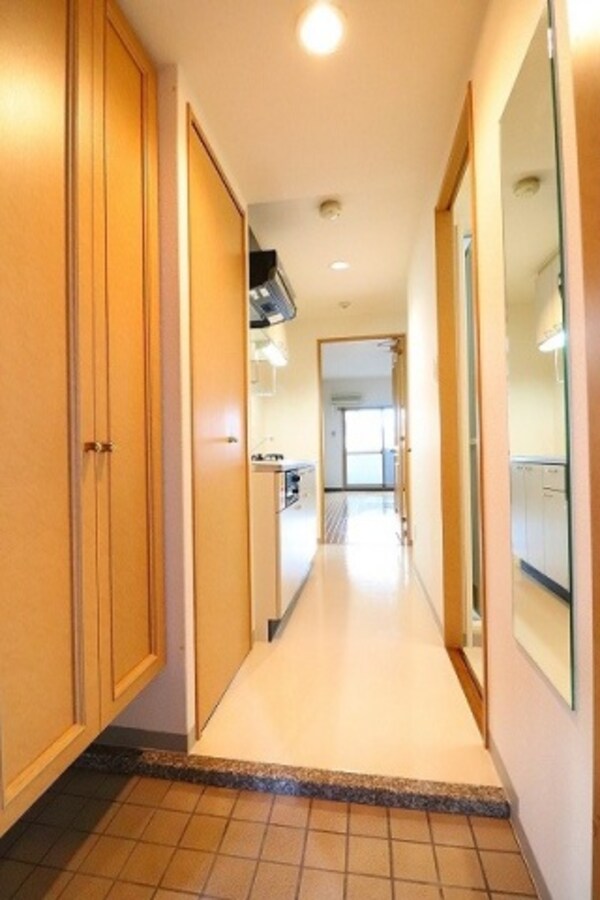 玄関(※同物件別号室参考写真)