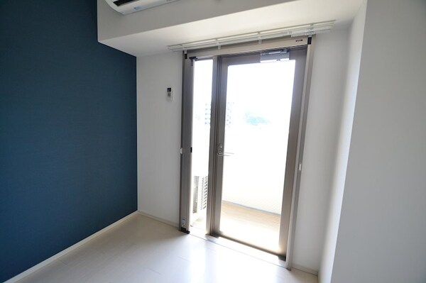寝室(※家具家電なし　同物件別部屋参考写真)