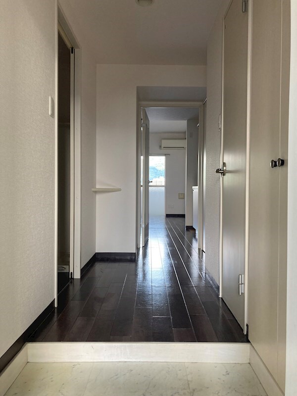 玄関(※同物件・別号室参考写真)