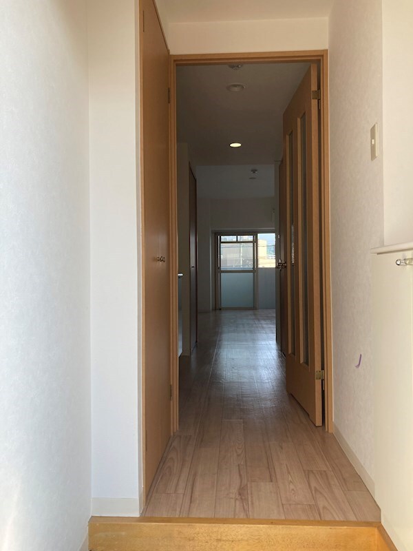 玄関(※同物件別部屋参考写真)