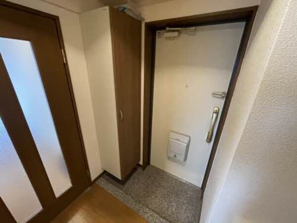 玄関(※同物件別号室参考写真)
