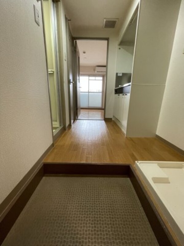 玄関(同物件別号室参考写真)