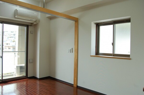 居室(※同マンション別部屋の写真です。)