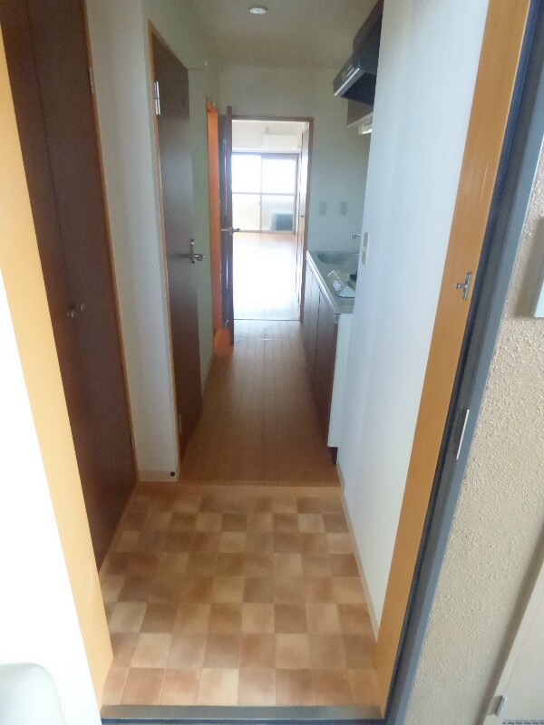 玄関(※同物件別号室参考写真)