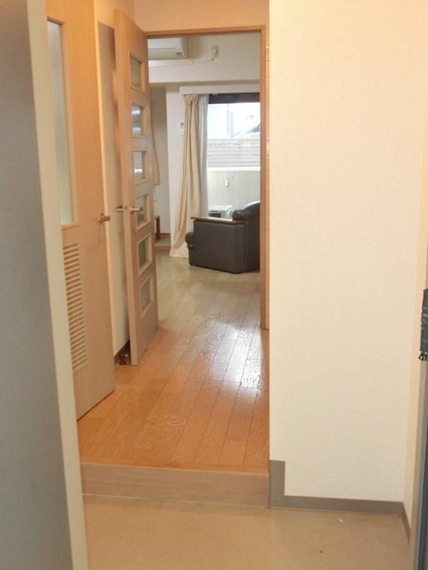 玄関(※同物件別号室参考写真)