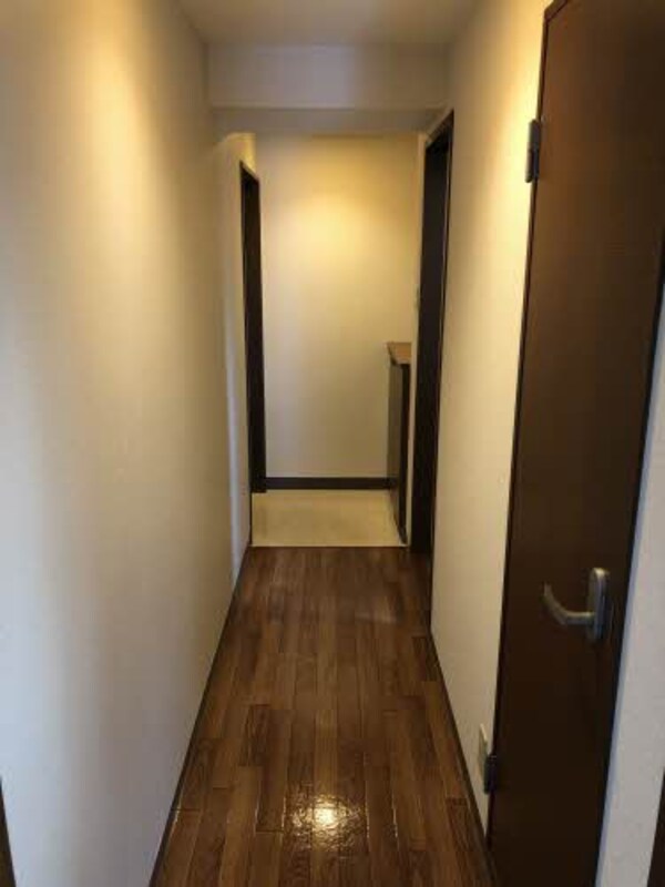 玄関(※同物件参考写真)