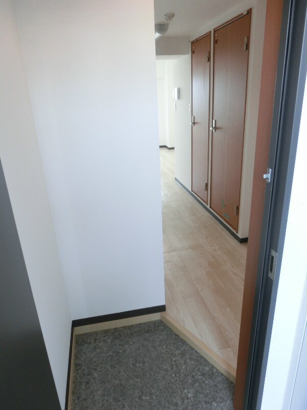 玄関(※同物件別部屋参考写真)